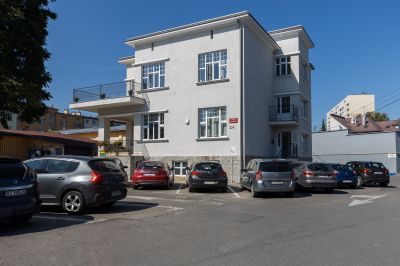 Willa Fryderyka Janusza, ob. siedziby Estrady Rzeszowskiej, wsp&oacute;łcześnie. Widok od strony południowo-wschodniej. Fot. Grzegorz Bukała UM Rzeszowa